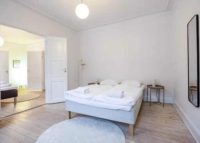 Sunny In Amager Apartment